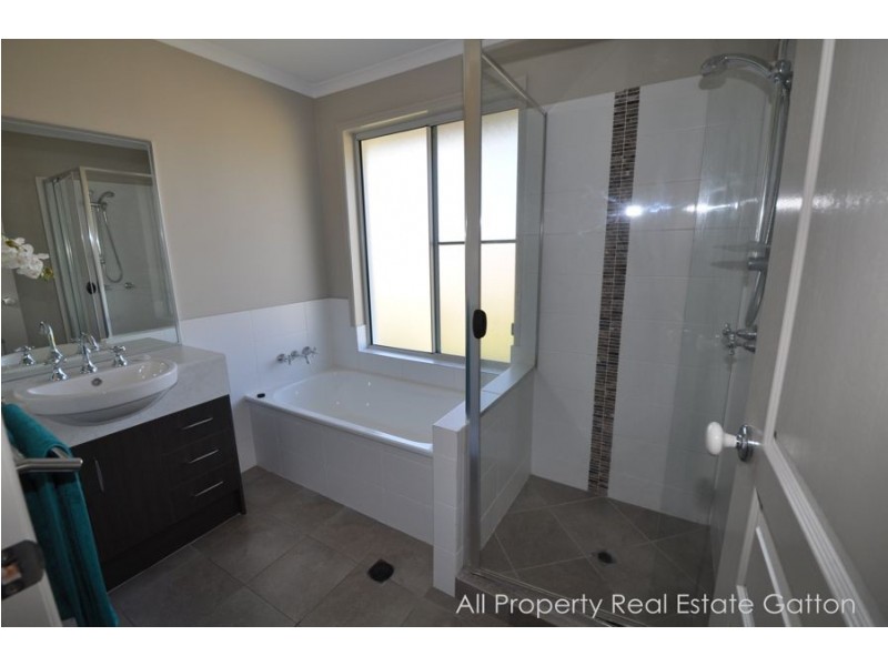 8 Kurrajong Road, Gatton QLD 4343