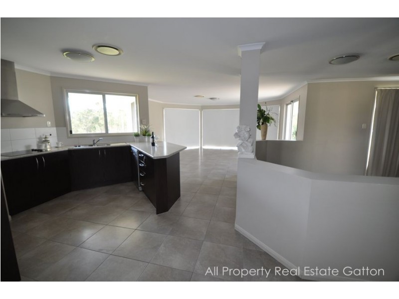 8 Kurrajong Road, Gatton QLD 4343