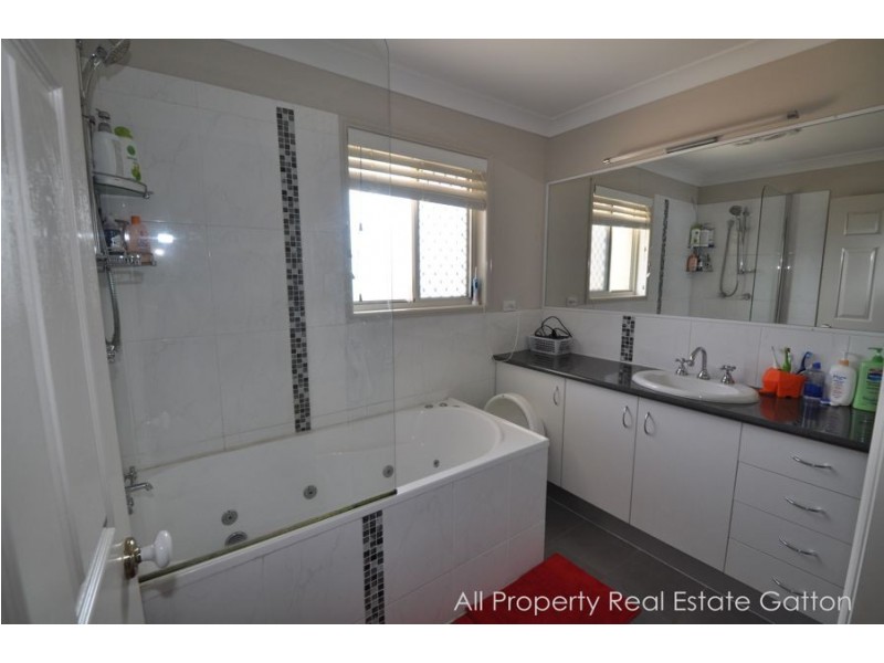 37 Davis Crescent, Gatton QLD 4343