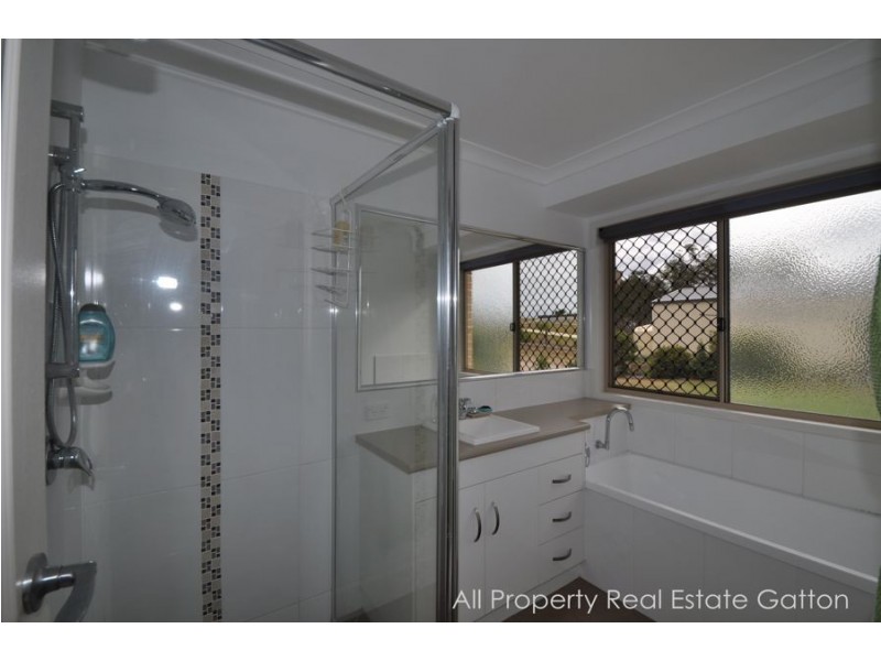 16 Kurrajong Road, Gatton QLD 4343