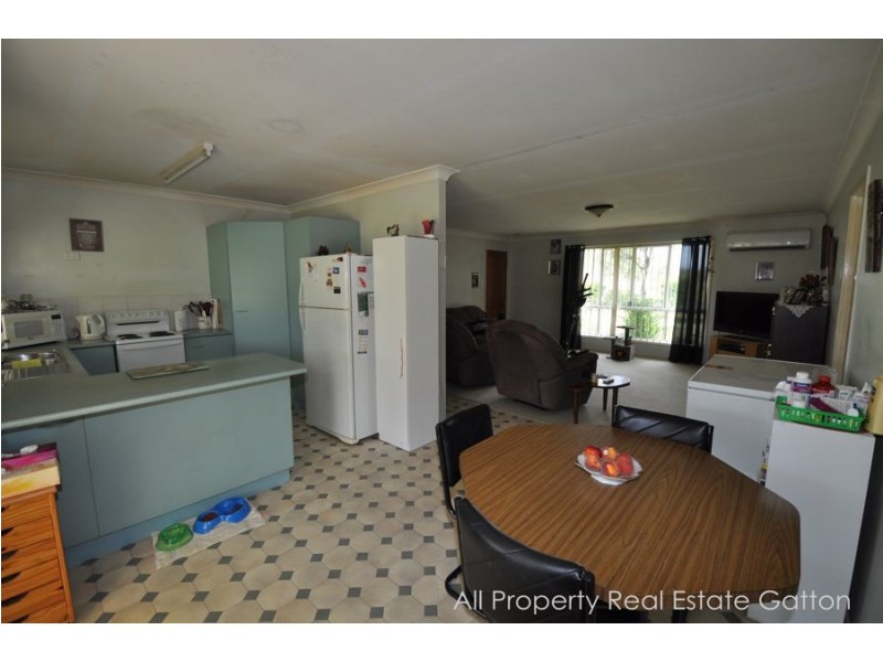29 Kelly Road, Spring Creek QLD 4343