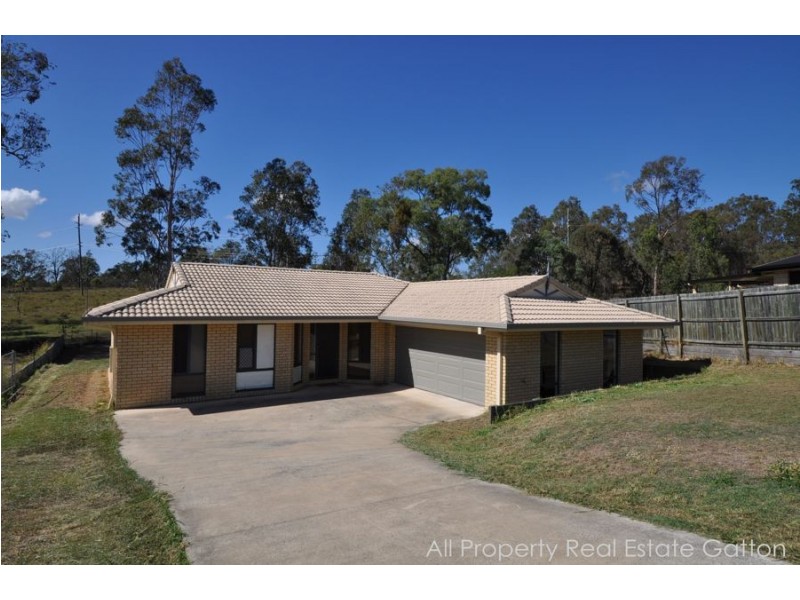 33 Davis Crescent, Gatton QLD 4343