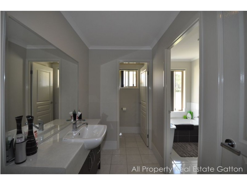 15 Legend Drive, Adare QLD 4343