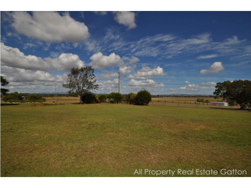 33 Deroydon Court, Adare QLD 4343