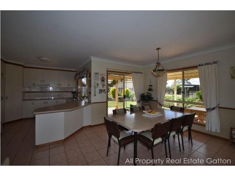 33 Deroydon Court, Adare QLD 4343
