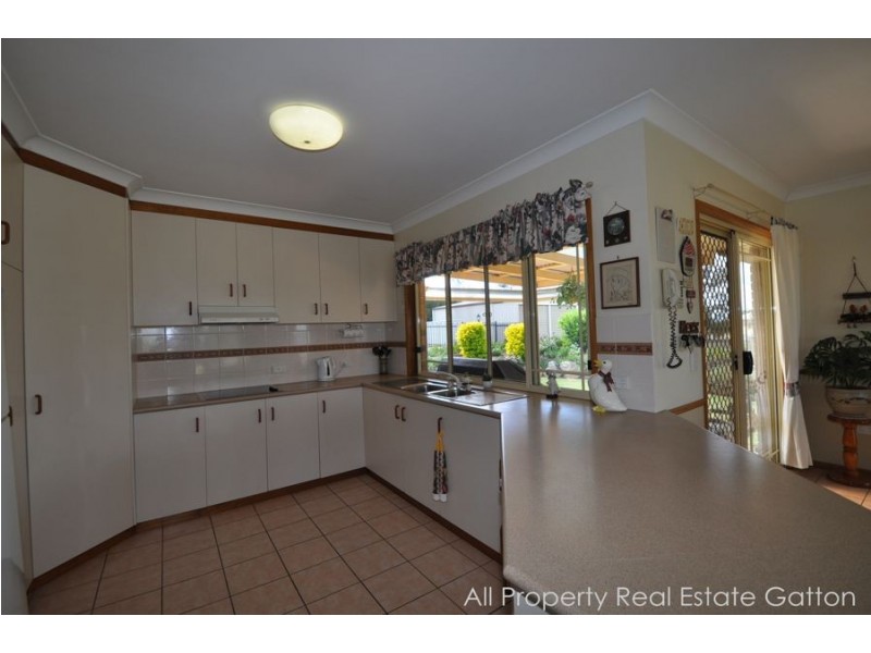 33 Deroydon Court, Adare QLD 4343