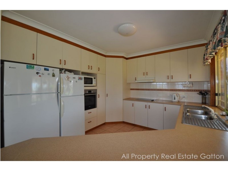 33 Deroydon Court, Adare QLD 4343