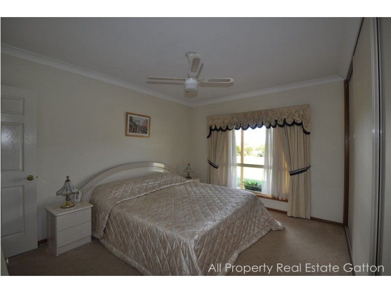 33 Deroydon Court, Adare QLD 4343