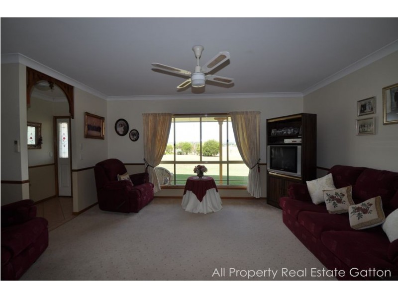 33 Deroydon Court, Adare QLD 4343