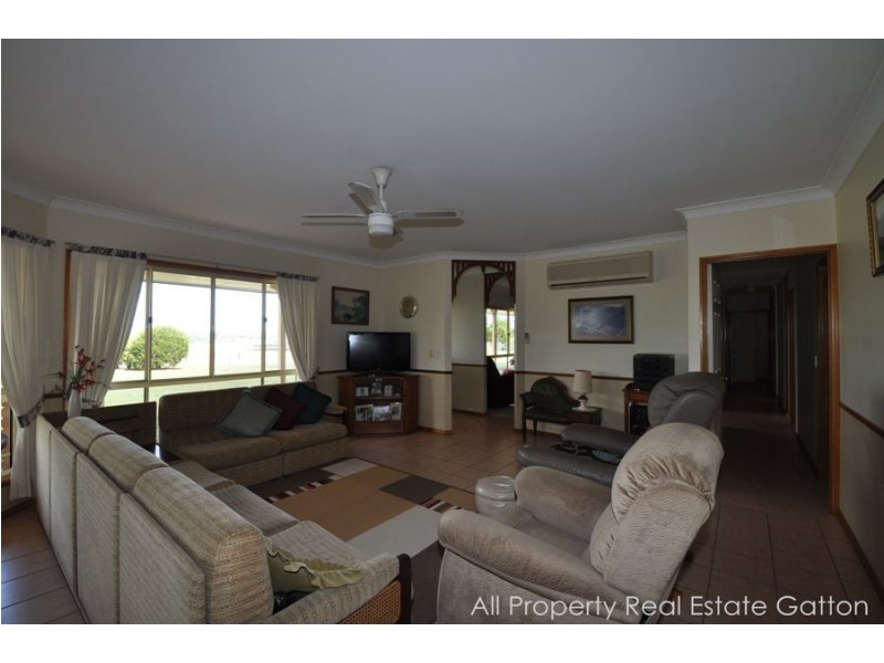 33 Deroydon Court, Adare QLD 4343