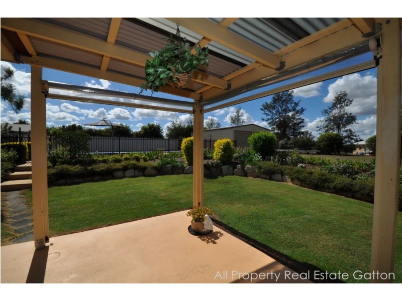 33 Deroydon Court, Adare QLD 4343