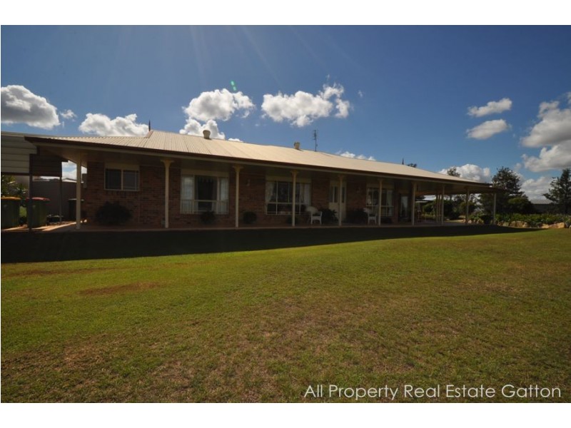 33 Deroydon Court, Adare QLD 4343