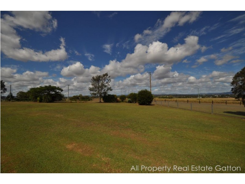 33 Deroydon Court, Adare QLD 4343