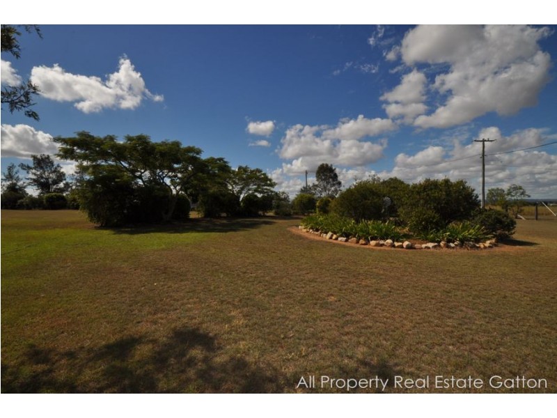 33 Deroydon Court, Adare QLD 4343
