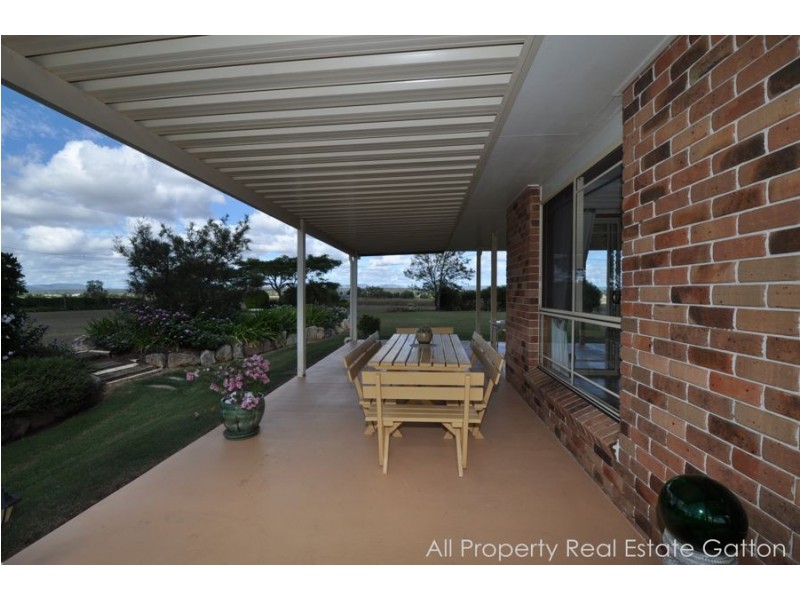 33 Deroydon Court, Adare QLD 4343
