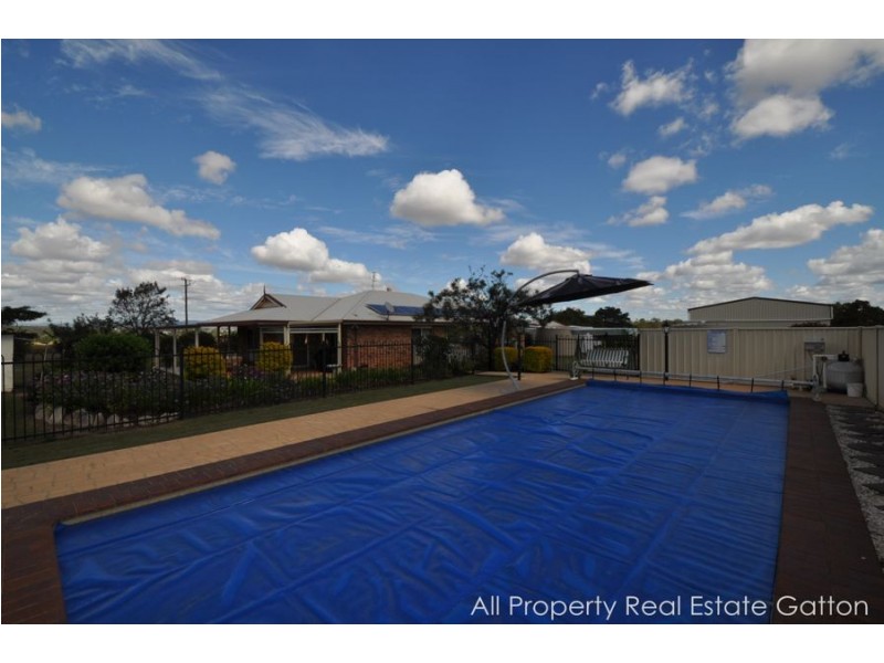 33 Deroydon Court, Adare QLD 4343