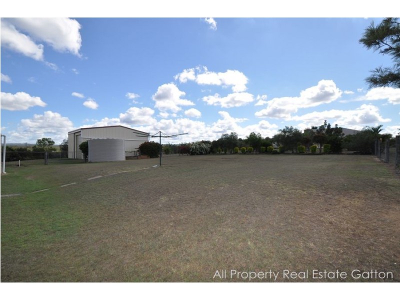 33 Deroydon Court, Adare QLD 4343