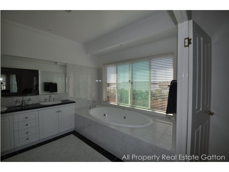 10 Rogers Drive, Gatton QLD 4343