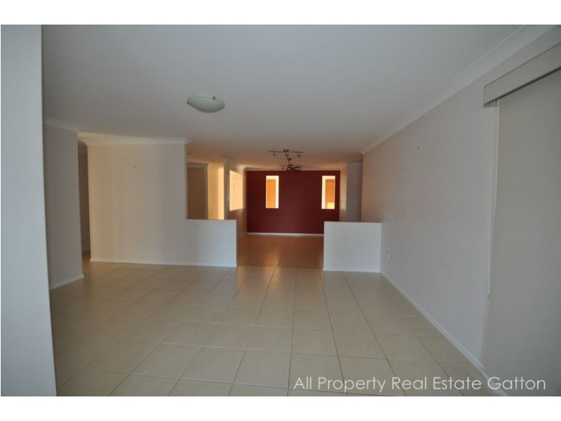 107 Parklea Drive, Gatton QLD 4343