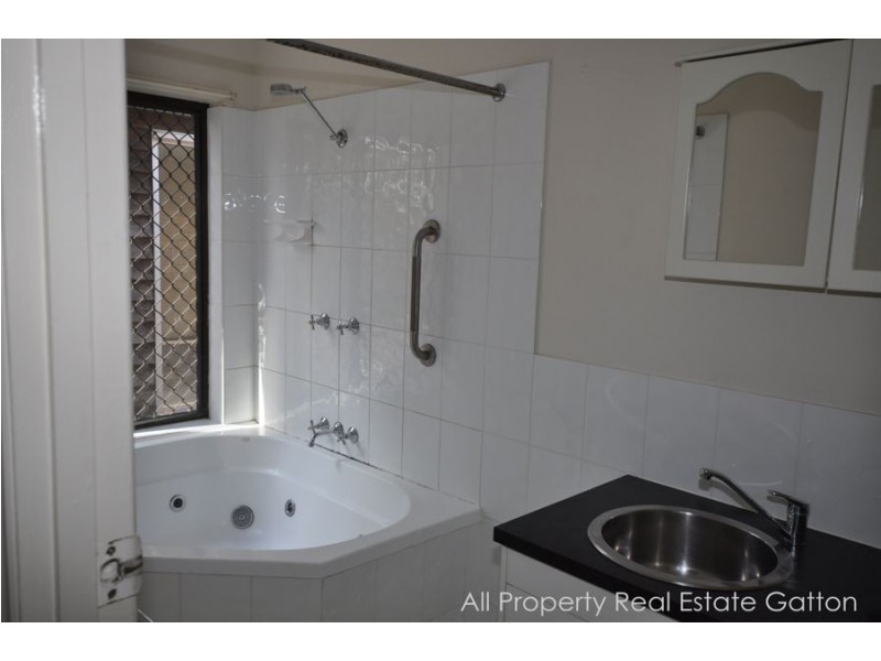 10 Yellowood Court, Kensington Grove QLD 4341