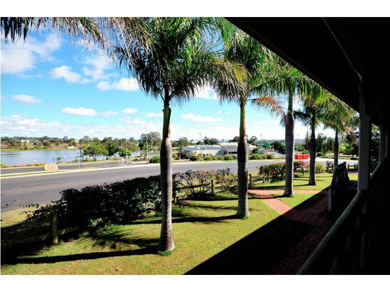 33 Lake Apex Drive, Gatton QLD 4343