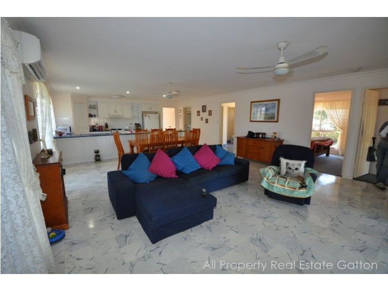 8 Fitzpatrick Court, Lake Clarendon QLD 4343