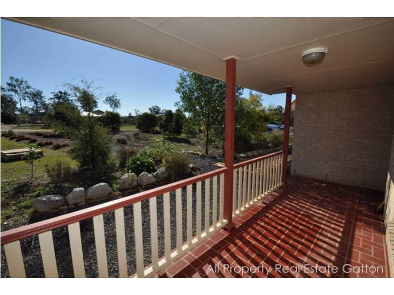 8 Fitzpatrick Court, Lake Clarendon QLD 4343