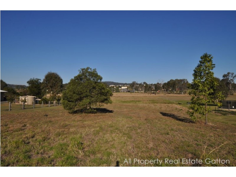 9 Baker Finch Avenue, Kensington Grove QLD 4341