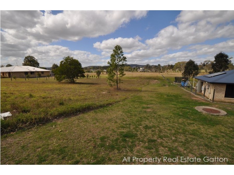 9 Baker Finch Avenue, Kensington Grove QLD 4341