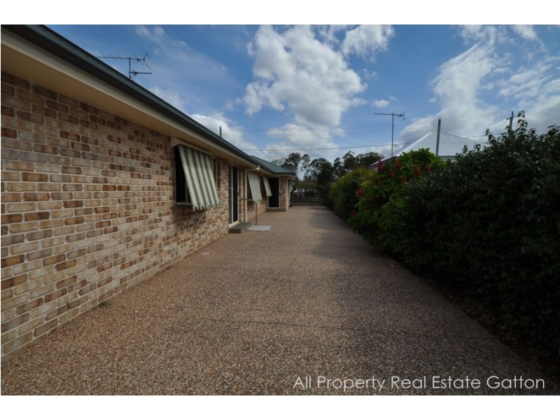 33 Spencer Street, Gatton QLD 4343