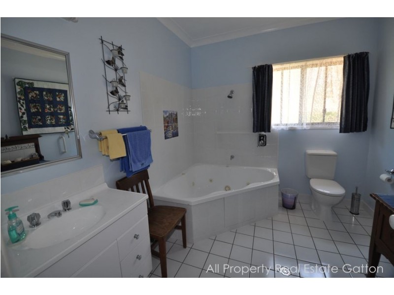 15 Pelican Drive, Laidley Heights QLD 4341