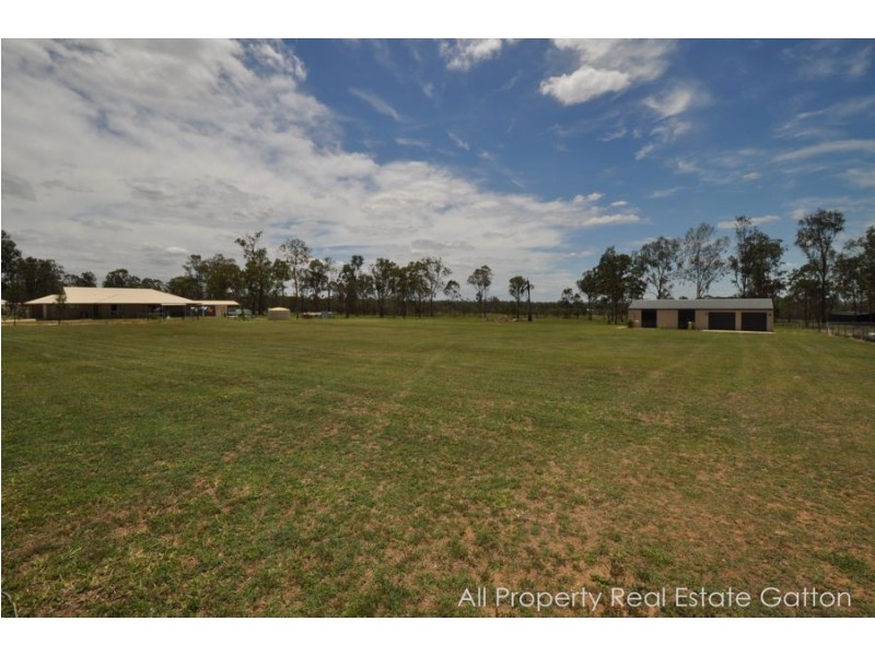 14 Legend Drive, Adare QLD 4343