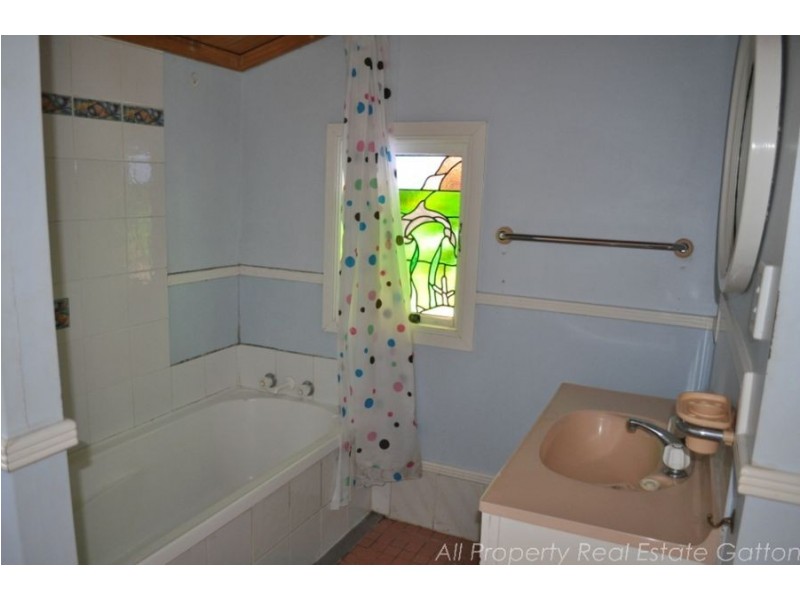 16 Strong Street, Gatton QLD 4343