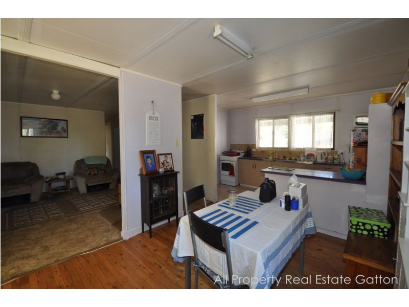 8 Arthur Street, Helidon QLD 4344