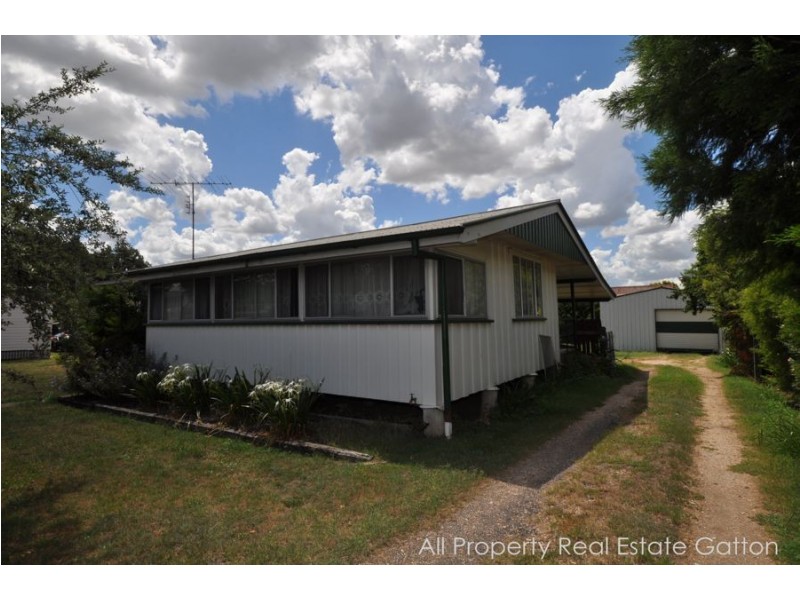 8 Railway Street, Forest Hill QLD 4342