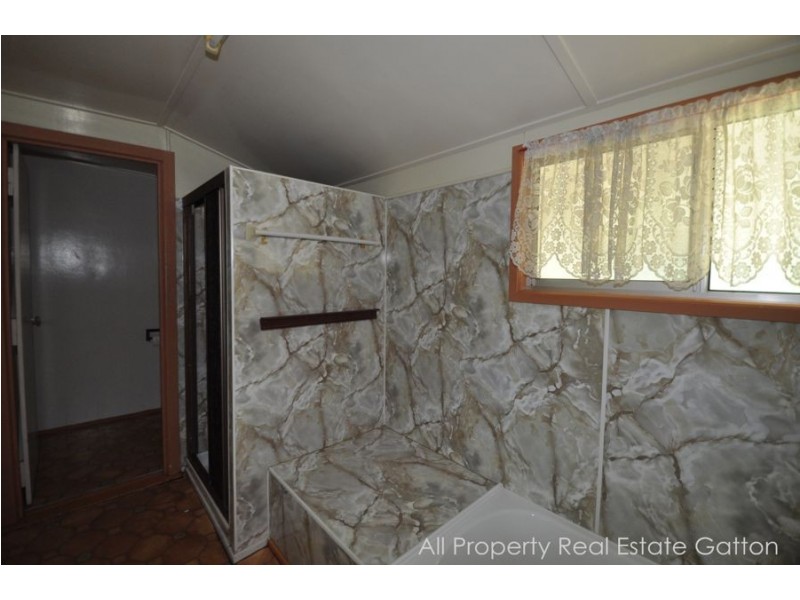 8 Railway Street, Forest Hill QLD 4342