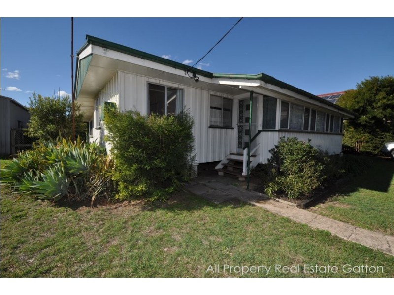 8 Railway Street, Forest Hill QLD 4342