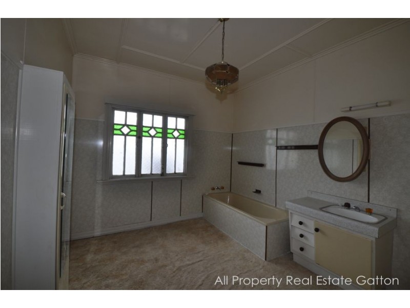 698 Mount Sylvia Road, Upper Tenthill QLD 4343