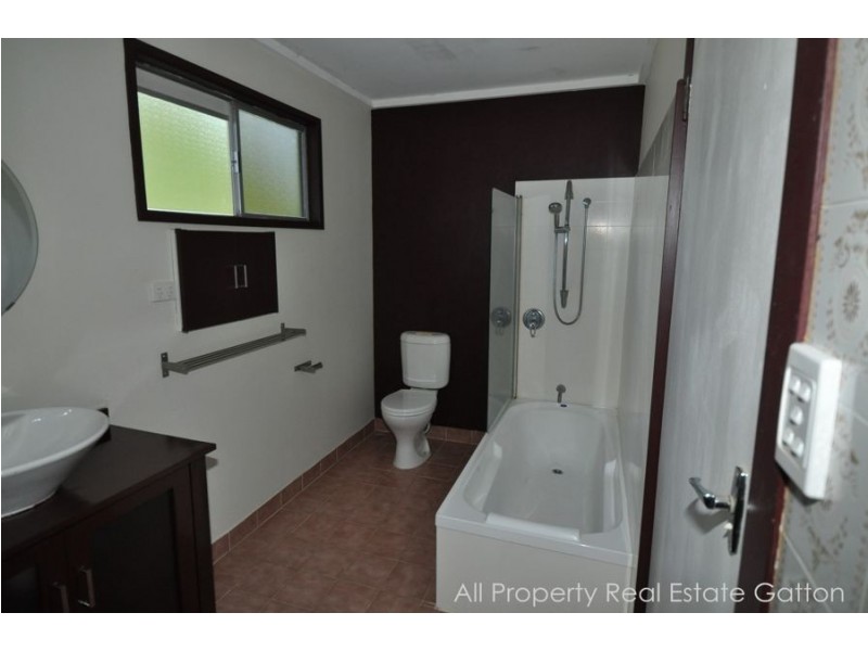 28 Smith Street (cnr William and Smith Streets), Gatton QLD 4343