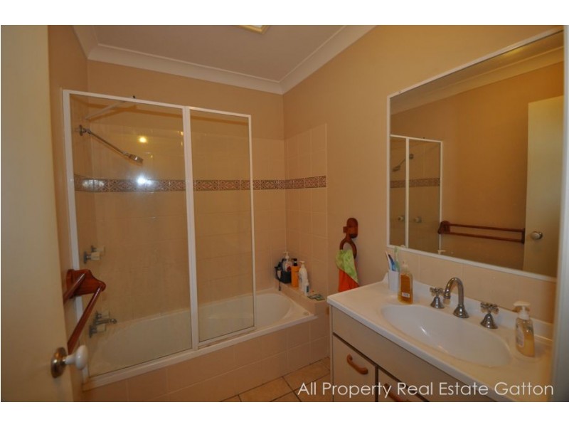 1/8 East Street, Gatton QLD 4343