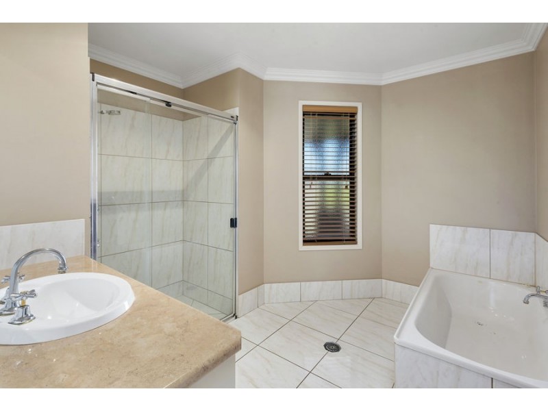 10 Lachlan Way, Placid Hills QLD 4343