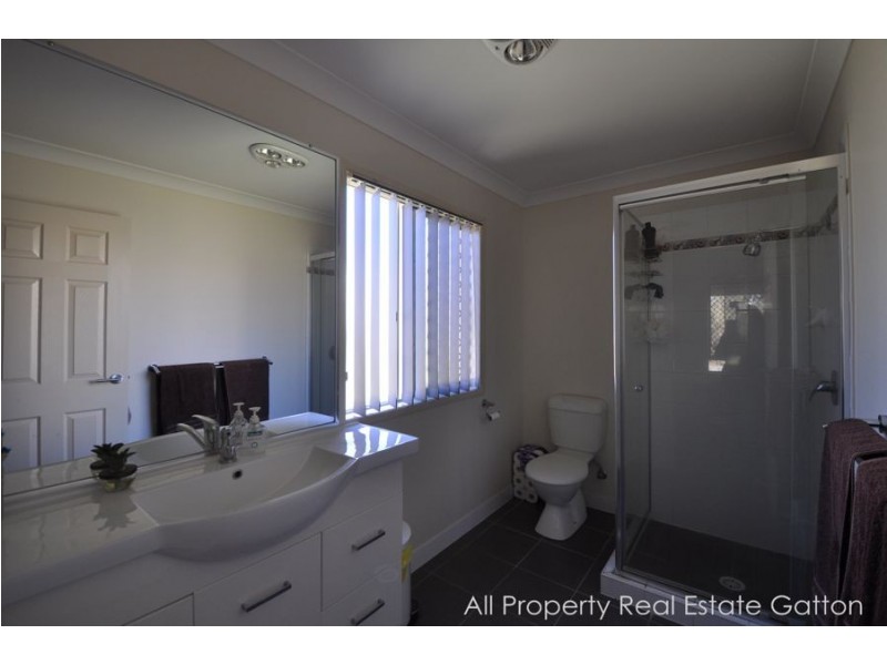 10 Samuel Court, Adare QLD 4343