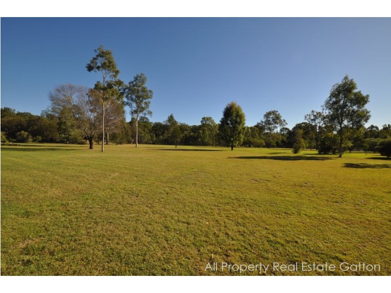 10 Samuel Court, Adare QLD 4343