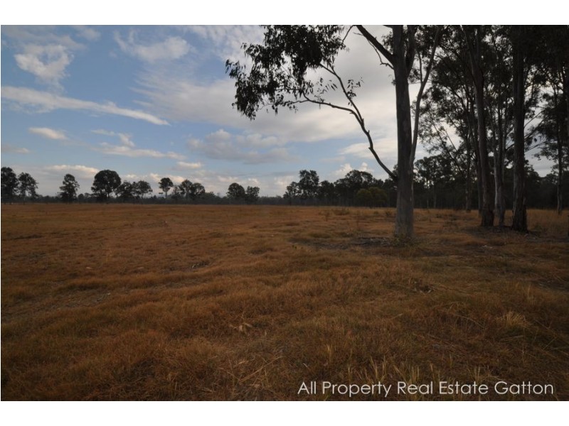 136 Millers Road, Spring Creek QLD 4343