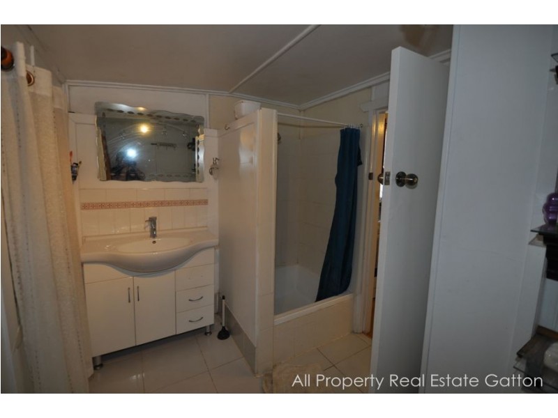 8 Whittle Street, Gatton QLD 4343