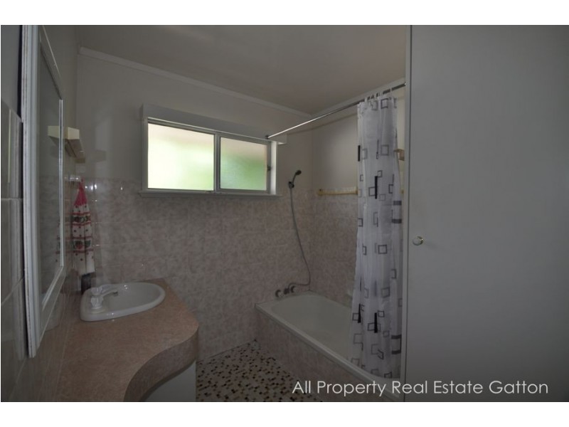 40 Jensen Street, Gatton QLD 4343