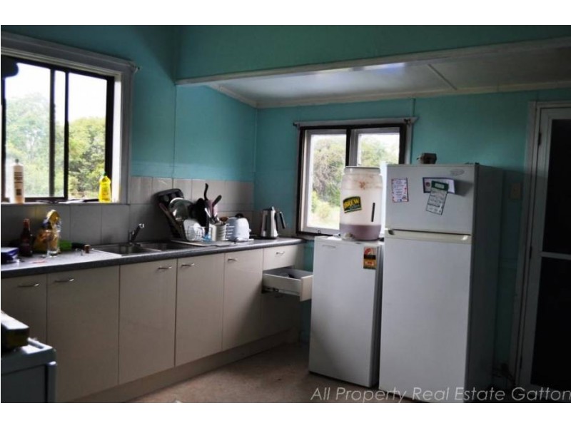 31 Robert St, Forest Hill QLD 4342