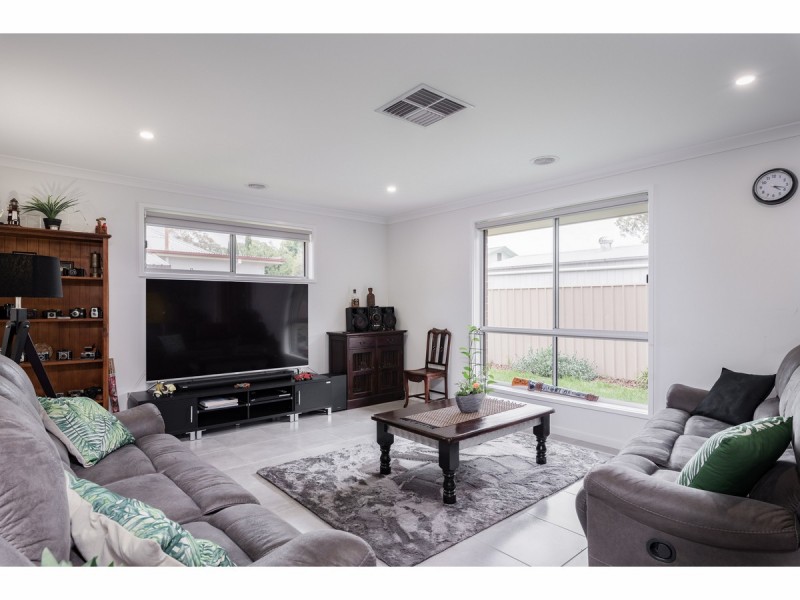 520 Kotthoff Street, Lavington NSW 2641