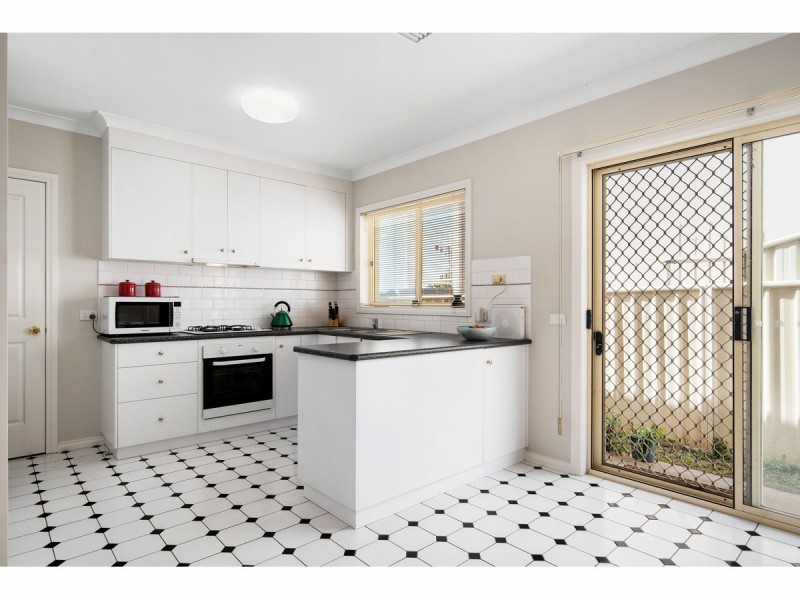 7 Chatterton Place, West Albury NSW 2640