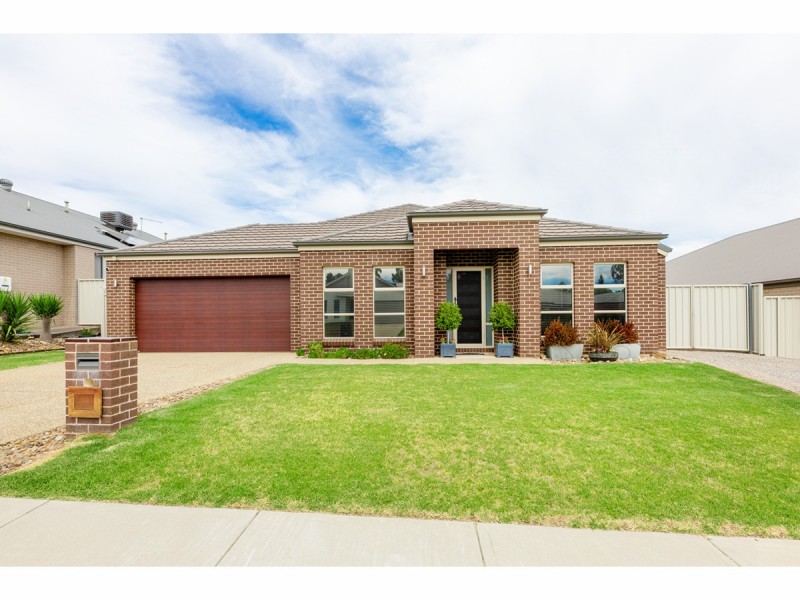 33 Whitton Drive, Thurgoona NSW 2640